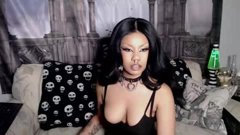 Suede Bones online show from November 25, 10:21 pm