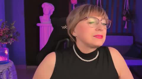 Vivien online show from October 4, 1:39 pm