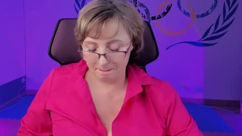 Vivien online show from February 8, 7:05 pm