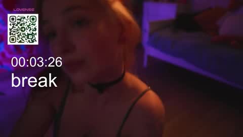 Snapshot of suk_ki chatting on September 26, 5:16 am Lika ginger  Jessy blond   online show from September 26, 5:16 am