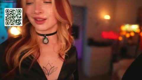 Snapshot of suk_ki chatting on October 25, 6:32 am Lika ginger  Jessy blond   online show from October 25, 6:32 am