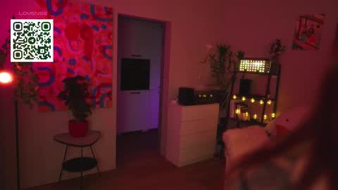 Snapshot of suk_ki chatting on October 9, 3:21 am Lika ginger  Jessy blond   online show from October 9, 3:21 am