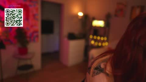Snapshot of suk_ki chatting on October 14, 4:15 am Lika ginger  Jessy blond   online show from October 14, 4:15 am