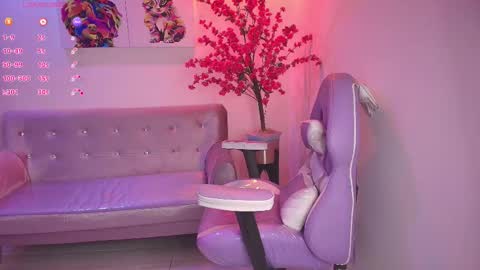 summer_miller online show from March 27, 11:33 am