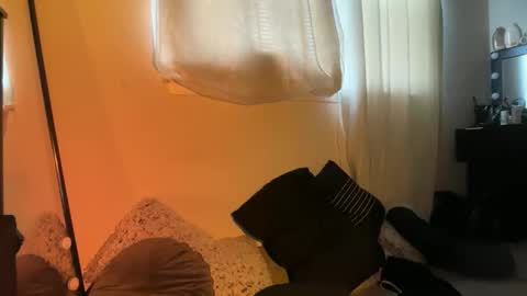 Sunni online show from March 18, 3:39 pm