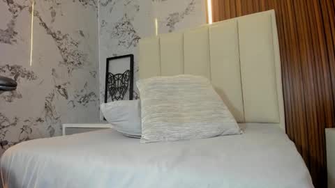  S U N N Y online show from November 14, 1:33 pm