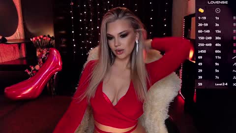 Snapshot of sunshine_vibes chatting on December 16, 12:48 am Mistress Molly online show from December 16, 12:48 am