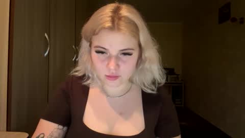 sunshinyflash online show from November 22, 5:15 pm