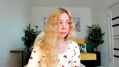 Jenn online show from April 17, 2:57 am