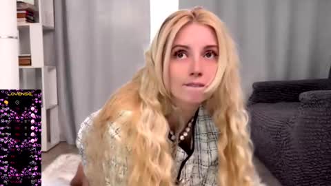 Snapshot of super_peach_stream chatting on March 5, 12:44 pm ANNApvt open full info in bio online show from March 5, 12:44 pm