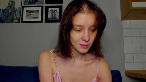 Una online show from November 8, 8:47 pm