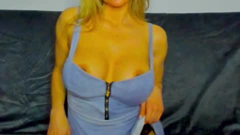 Snapshot of surikiss chatting on February 10, 11:45 pm surikiss online show from February 10, 11:45 pm