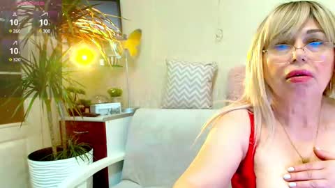 SusieNoreen online show from March 8, 12:42 am