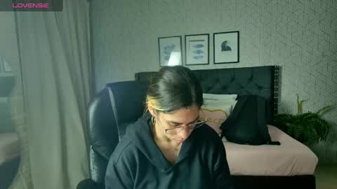   online show from January 7, 12:20 pm