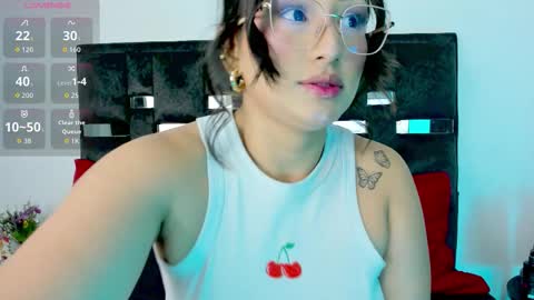 Snapshot of sussysunny_ chatting on October 22, 11:04 am Sussy Sunny online show from October 22, 11:04 am