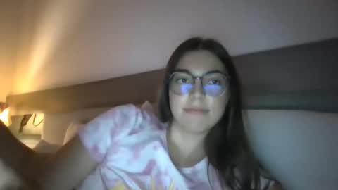 susyli online show from December 1, 8:33 pm