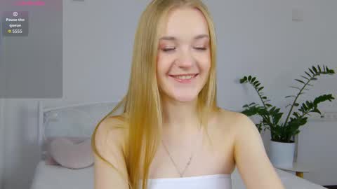 Suzi online show from November 19, 2:39 pm