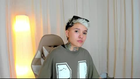 Snapshot of suzu_wolf chatting on October 23, 5:46 am suzu_wolf online show from October 23, 5:46 am
