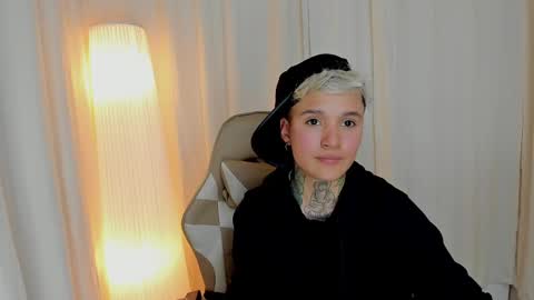 Snapshot of suzu_wolf chatting on October 22, 5:23 am suzu_wolf online show from October 22, 5:23 am
