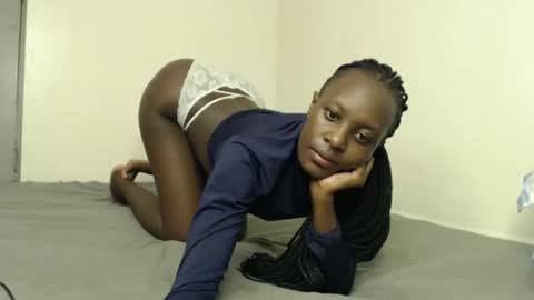 Petite Queen online show from February 18, 8:26 pm