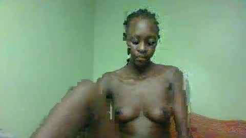 Petite Queen online show from January 26, 6:48 pm