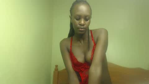 Petite Queen online show from January 28, 4:30 pm