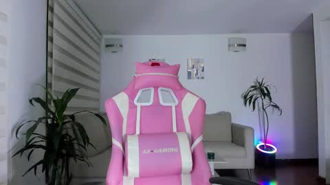 sweet_brunette88 online show from December 17, 11:38 pm