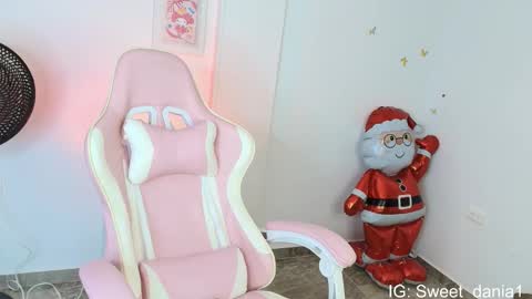 sweet_dania_ online show from February 4, 6:49 am