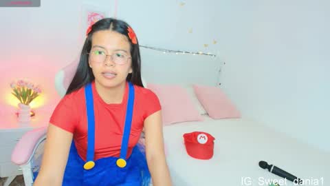 sweet_dania_ online show from October 11, 4:39 am