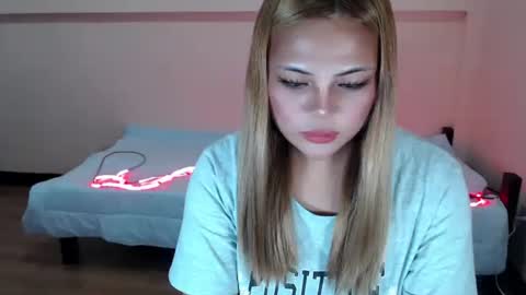 sophia daisy  online show from October 1, 10:42 am