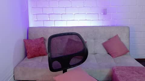 Sweet  Mia online show from April 23, 4:31 am