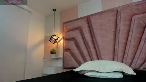 sweet_moon3 online show from April 24, 9:39 pm