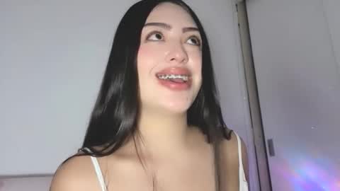 sweet_sophie_7 online show from April 23, 3:36 am