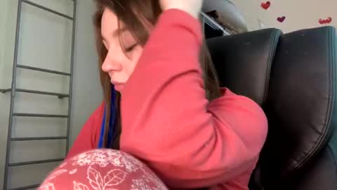 Snapshot of sweetalissa18 chatting on February 17, 11:44 am sweetalissa18 online show from February 17, 11:44 am