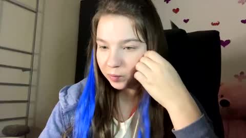 Snapshot of sweetalissa18 chatting on December 17, 10:43 pm sweetalissa18 online show from December 17, 10:43 pm