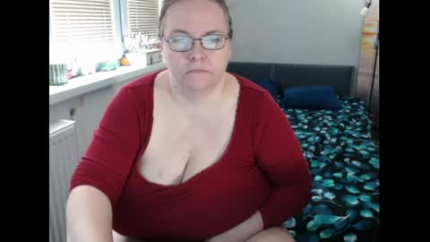 Sweetboobs85h online show from April 16, 8:47 am