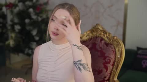 Amelia online show from December 18, 2:11 pm