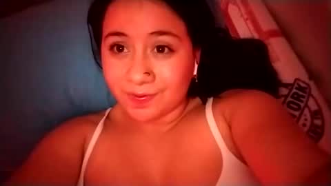 Snapshot of sweetie__annie chatting on January 18, 5:52 am Ana Mara  i cant Make noise My family is here  online show from January 18, 5:52 am