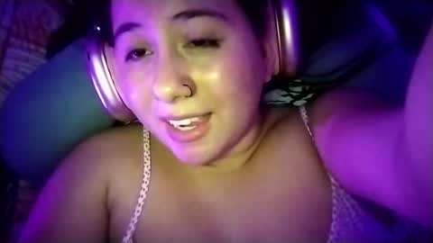 Snapshot of sweetie__annie chatting on February 8, 6:22 am Ana Mara  i cant Make noise My family is here  online show from February 8, 6:22 am