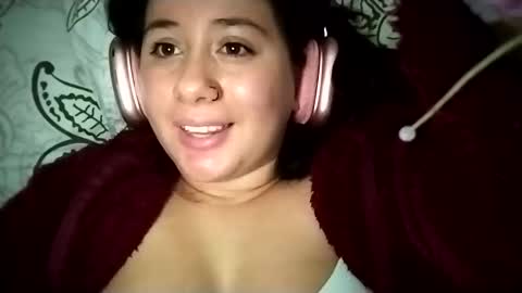 Snapshot of sweetie__annie chatting on February 19, 6:44 am Ana Mara  i cant Make noise My family is here  online show from February 19, 6:44 am