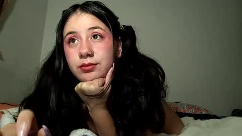 Snapshot of sweetie__annie chatting on December 7, 5:26 am Ana Mara  i cant Make noise My family is here  online show from December 7, 5:26 am