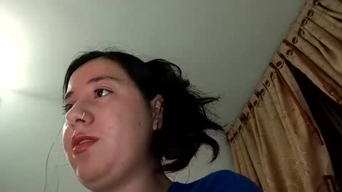 Snapshot of sweetie__annie chatting on October 27, 4:52 am Ana Mara  i cant Make noise My family is here  online show from October 27, 4:52 am
