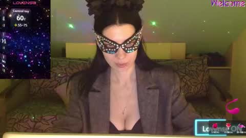 Snapshot of sweetiestemptress chatting on October 15, 5:37 pm ornelia online show from October 15, 5:37 pm
