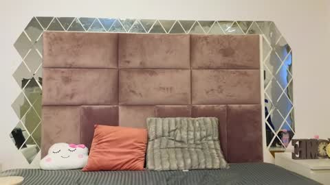 Snapshot of sweetscribe chatting on February 5, 6:24 am SweetScribe online show from February 5, 6:24 am