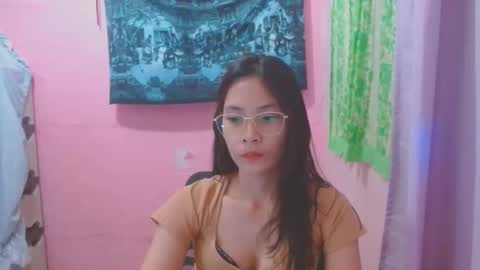 Mia online show from June 2, 5:19 am