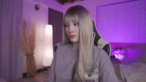 Cat independent model  online show from March 7, 6:46 am