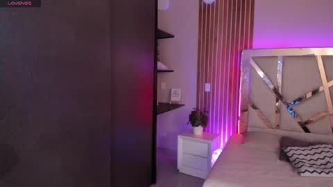 sweetviolet___ online show from October 9, 12:42 pm