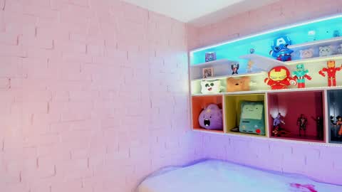 Sylvia Leos online show from February 7, 9:37 pm