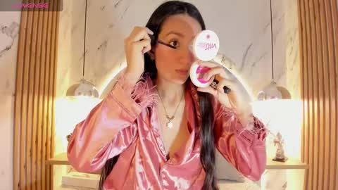 Sylvia Leos online show from December 19, 11:39 am