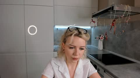 Emily online show from December 28, 5:46 pm